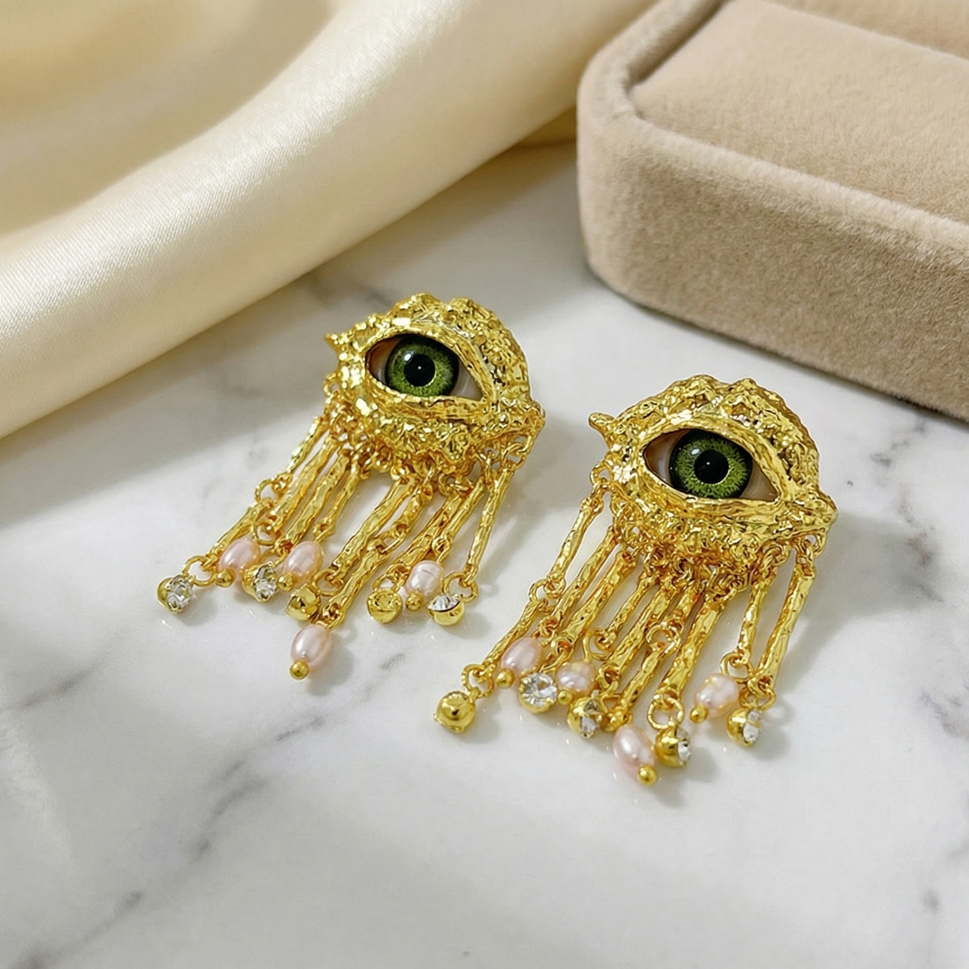 Bijoux All eyes on you